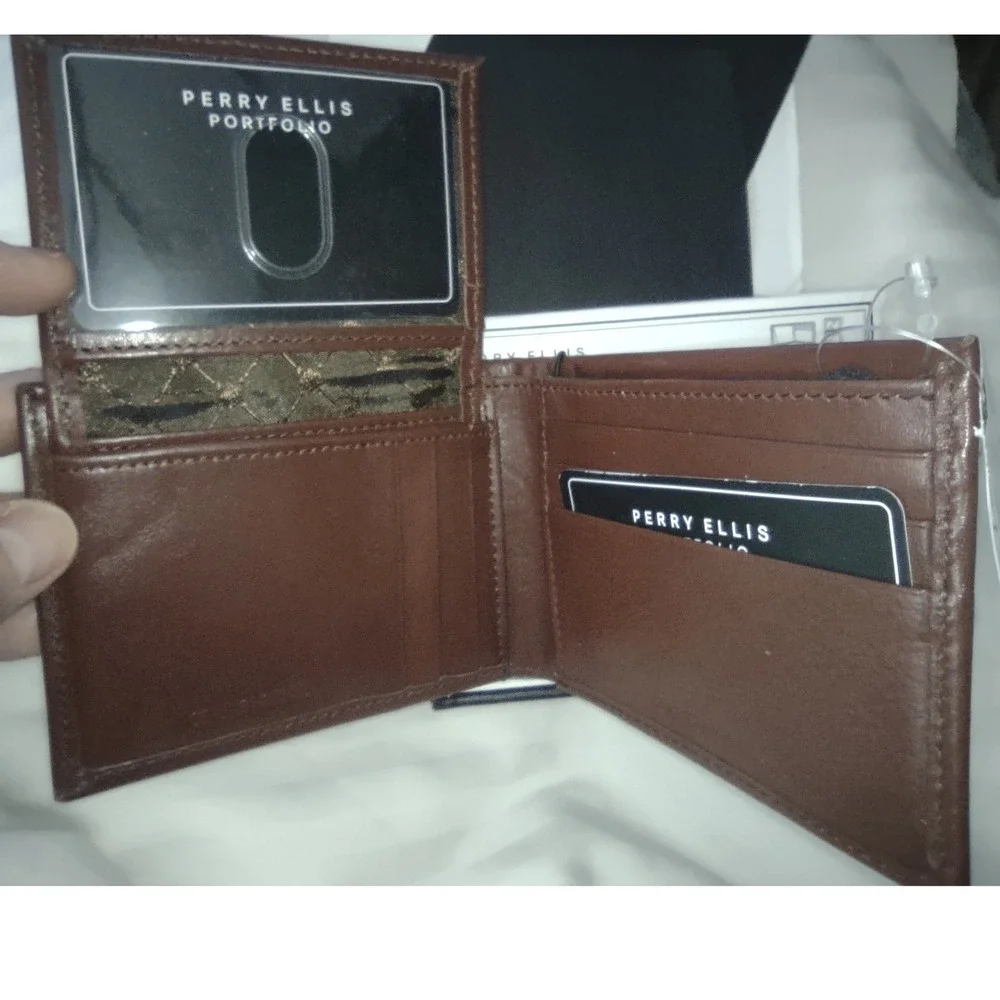 Perry Ellis Portfolio Men's‎ Brown Leather Bifold Wallet Removable ID Case